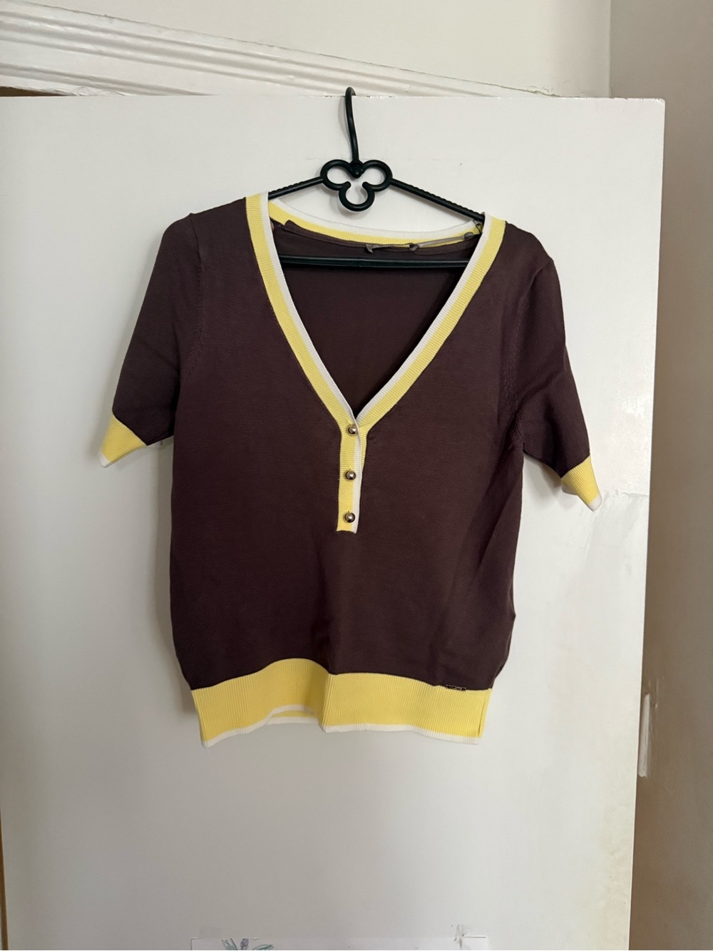 Brown and Yellow V-Neck Short Sleeve sweater size S.